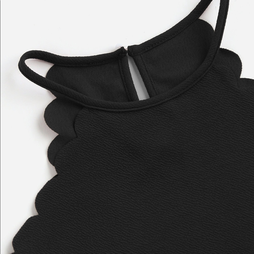 🌻Black Trim halter top🌻 - Picture 3 of 5